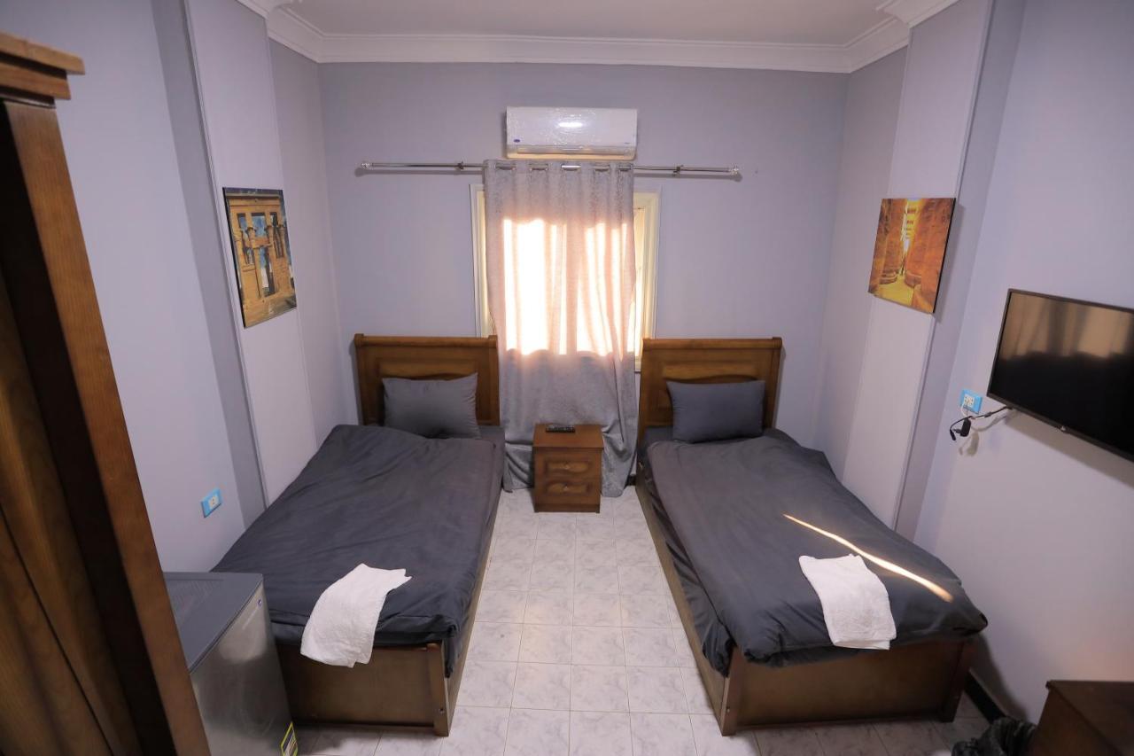 Magic Golden Pyramids View Hotel Kafret el-Gabal Exterior foto
