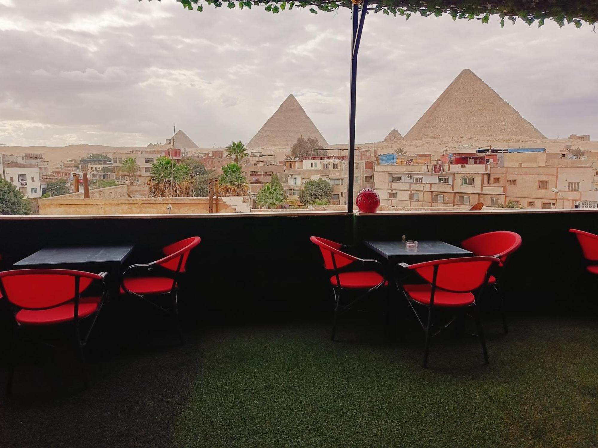 Magic Golden Pyramids View Hotel Kafret el-Gabal Exterior foto