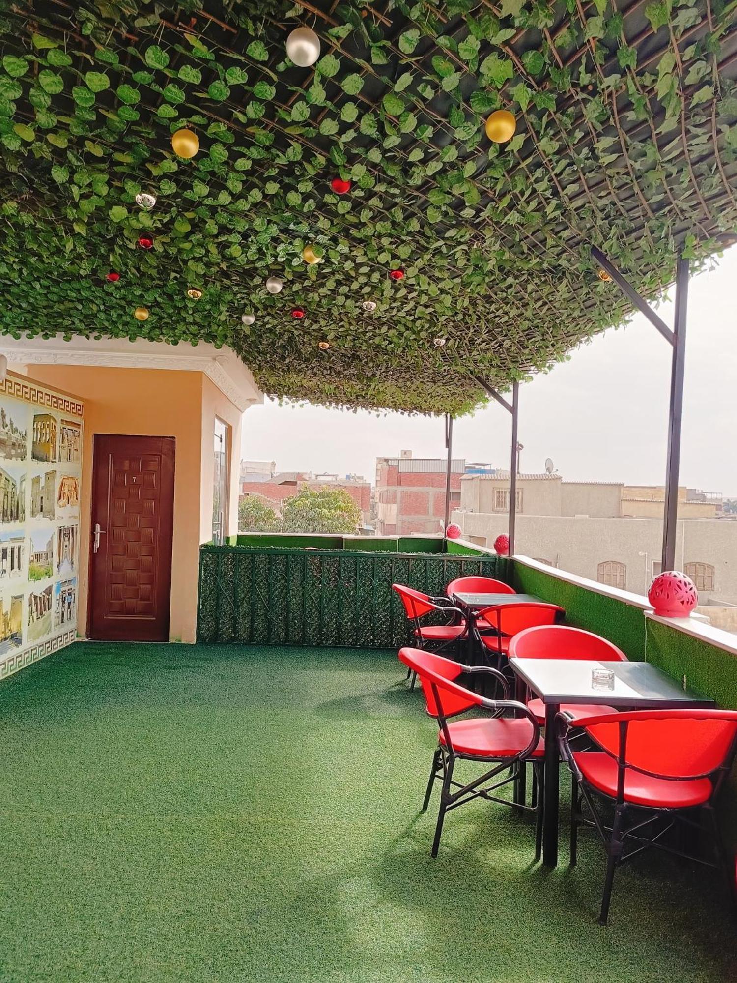 Magic Golden Pyramids View Hotel Kafret el-Gabal Exterior foto