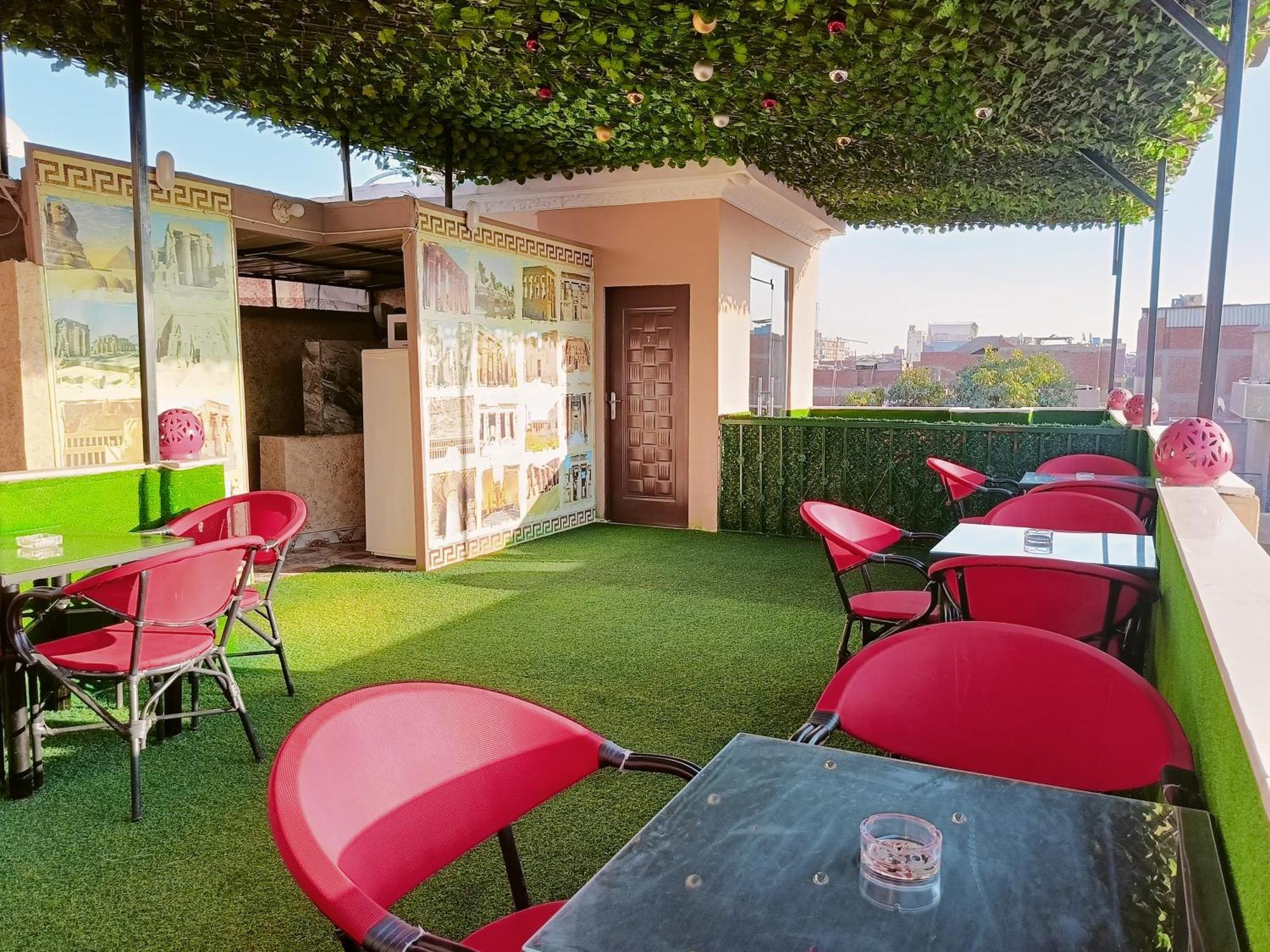 Magic Golden Pyramids View Hotel Kafret el-Gabal Exterior foto