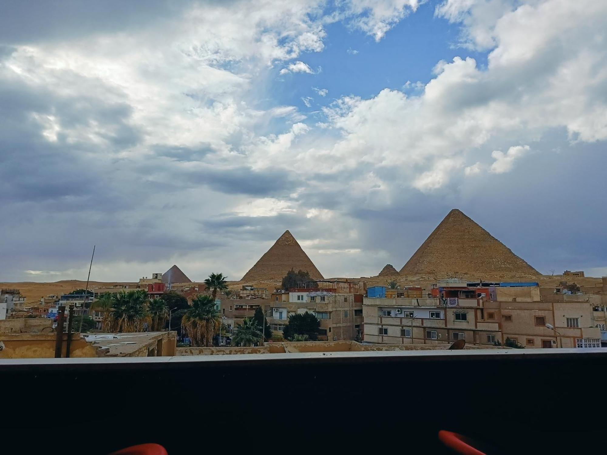 Magic Golden Pyramids View Hotel Kafret el-Gabal Exterior foto